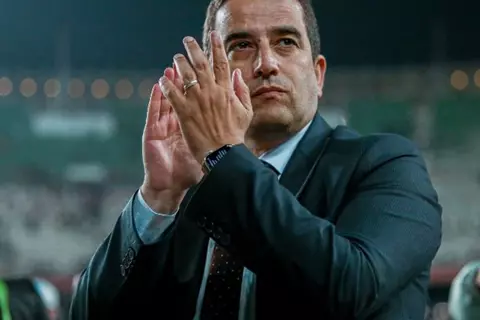 رئيس مولودية الجزائر يقدم استقالته بعد توديع دوري أبطال أفريقيا